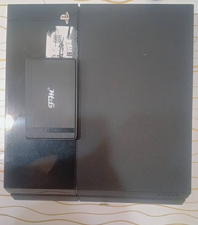 بلي4 نضيف جدا صارلي 10ايام من شتريته كارتونه موجوده كلش نضيف حته لوصل بعده ملزوك عل بلي 
كدامكم العاب لي بي موجود كدامكم نضام البلي مهكر قرص 
عنوني بغداد سبع البور يوجد توصيل بغداد فقط 
السعر مع الهارد الخارجي 250 
بدون هارد خارجي 225 قفل
*********** وتساب
