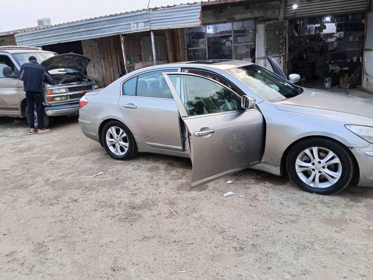 سلام عليكم
جينسزز 9 خليجي صبغ عام (السياره مكلوبه بيها صفحه والقماره)

تبريد ثلج 
كير مكينه مكفولات 
رقم وتساب فقط أو مراسلة الصفحة 
***********
