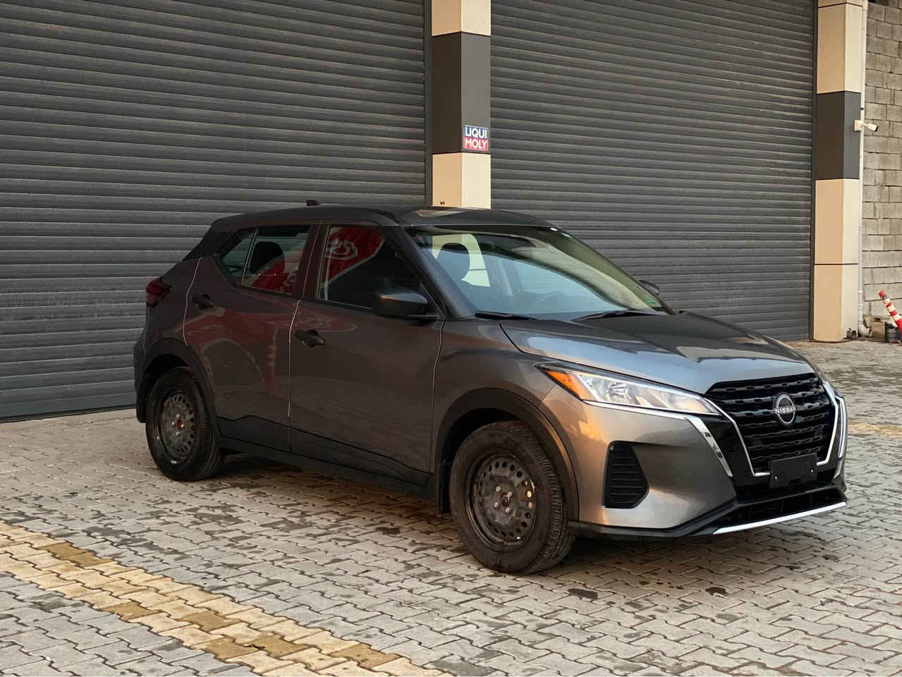 نيسان كيكس 2023 
مواصفات S : بصمه , شاشه , كامره , رادار امامي وخلفي وبالمري , حساسات خلفيه , 35,000 ميل ماشيه 

السياره ماشاءالله كلش جديده ونظيفه
فقط حادثه باب خلف السايق ومبدله ببلادي
يعني السياره قطرة صبغ مابيها بجم كبس 
كير و محرك و حجر و رادار بشرط 
بدون بارد و رصعات و شخوط 
السياره جاهزه دينار واحد مابيها مصرف 
بدون رقم يترقم شمالي مكان السياره سليمانيه

واتساب : *********** السليمانية, العراق
