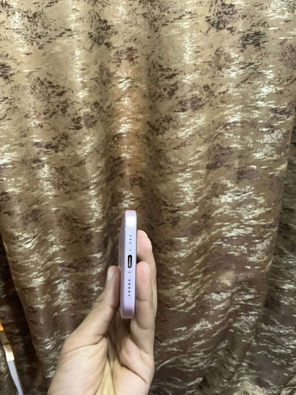 سلام عليكم
ايفون 15 عادي 
ذاكره 128
بطاريه 86
دبل سيمكارت
نضافه 100٪؜ 
عربي شرق اوسط 
الرقم. ***********
