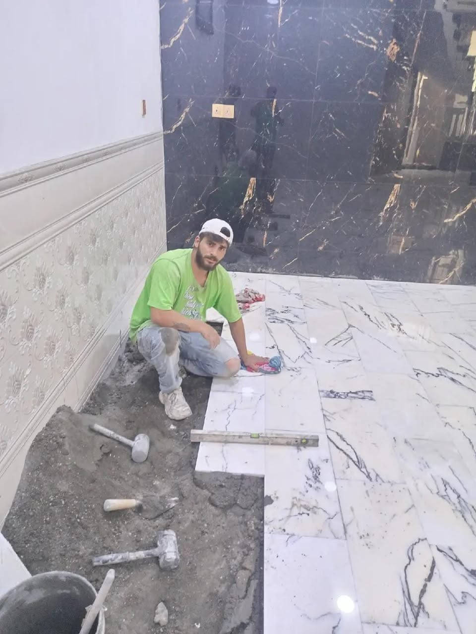 سلام عليكم خلفه سيراميك ومرمر متفرغ حالين  اشغل محافظات وتساب 
الاتصال ***********ذ
