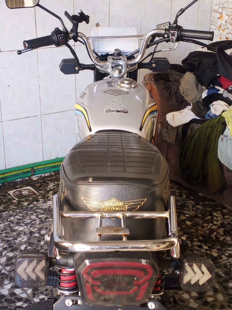 السلام عليكم دراجه ايراني سونك موديل 25 الباب الاول ام الختم دراجه جديده بمعنى الكلمة لايت اشاير بك لايت كلها شغالة الدراجه بلجيس بعدها برغي ممفتوح بيها مكفولة كفالة عامة جيب وياك كوستر مال فيترية وتعال افحص اوراق كاملة مكملة
السعر : 800وبيها مجال 
العنوان : بغداد الشعب شارع الصحه 
الرقم : ***********
