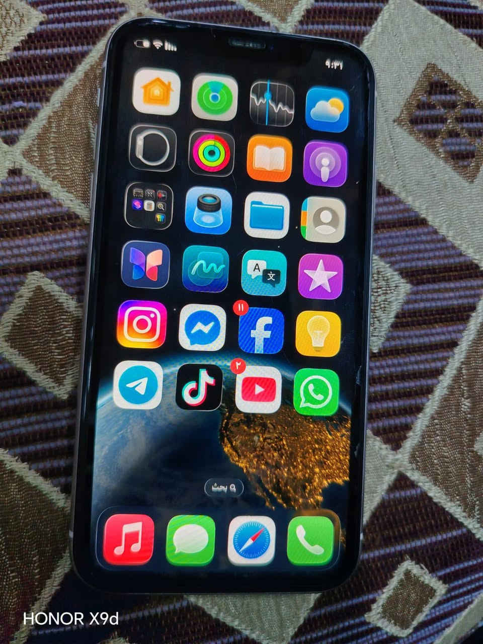 سلام عليكم  ايفون للبيع11 عادي ذاكره 128  بطتريه 81اصل ابااد ماداخل صيانه بس ضربه بضهر كله شقال***********
