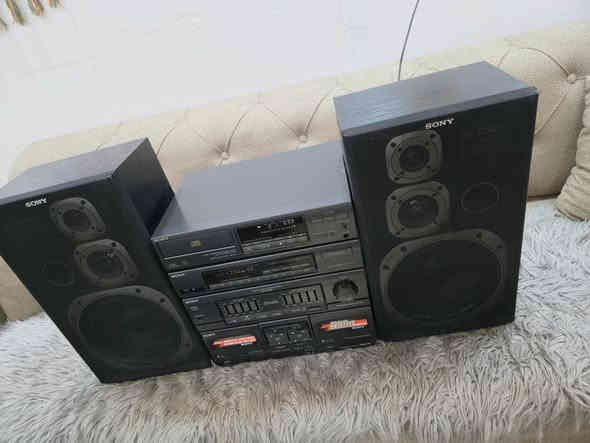 سستم. ماركة سوني. ياباني. بوكس وطبقة سيدي فوكه. سماعات سوني. جهاز. باله ياباني. استيراد. استراليا. مكاني سماوه *********** شغال كله. سحب راديو دك  قرص كله شغال ابلاد. اكو قطعه مشغل اسطوانه سوني مالته بس تطلع نظيفه وياه  .
