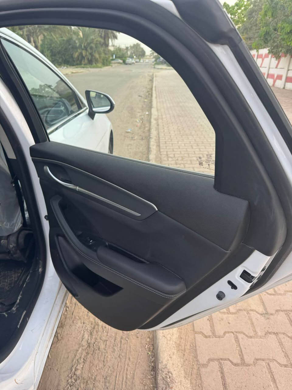 السلام عليكم byd ديستروير 2025 للبيع ماشية 30 الف رقم بغداد بيه طخة بلبنيد وجاملغ بعده على حطته ترجع بارد مكان السيارة بغداد العامرية السعر 18800 وبيه مجال *********** بغداد, العراق
