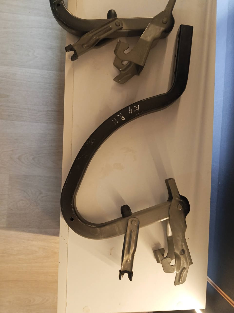 السلام عليكم
رمايد صندوك مال السياره كي فور 

موديل 2025مال وارد امريكي 

للبيع السعر 150الف

***********
