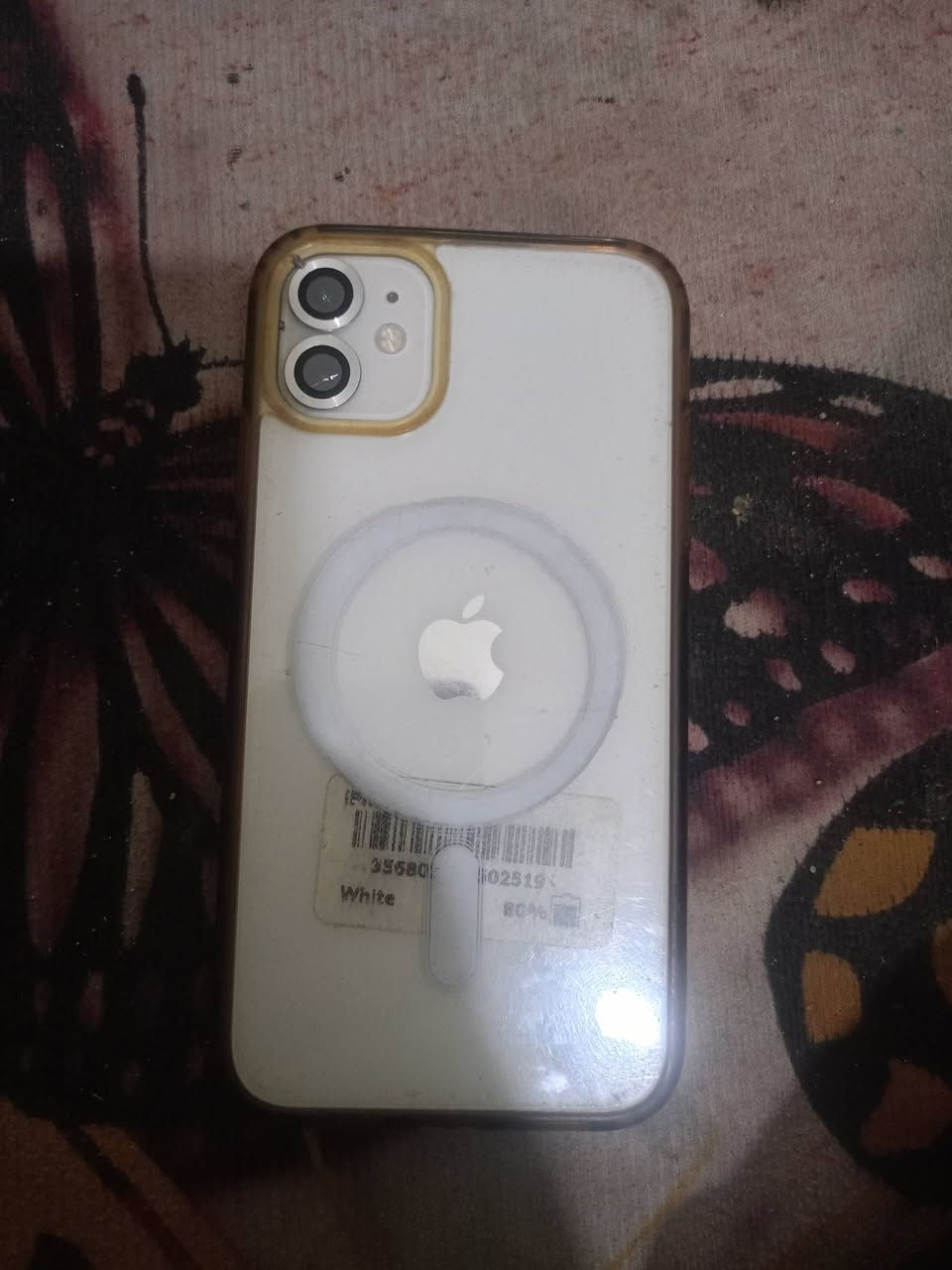 ايفون 11 عادي جهاز نضيف بطاريه77 بلادي  مكلف بل نشر رقم صاحب تلفون ***********
