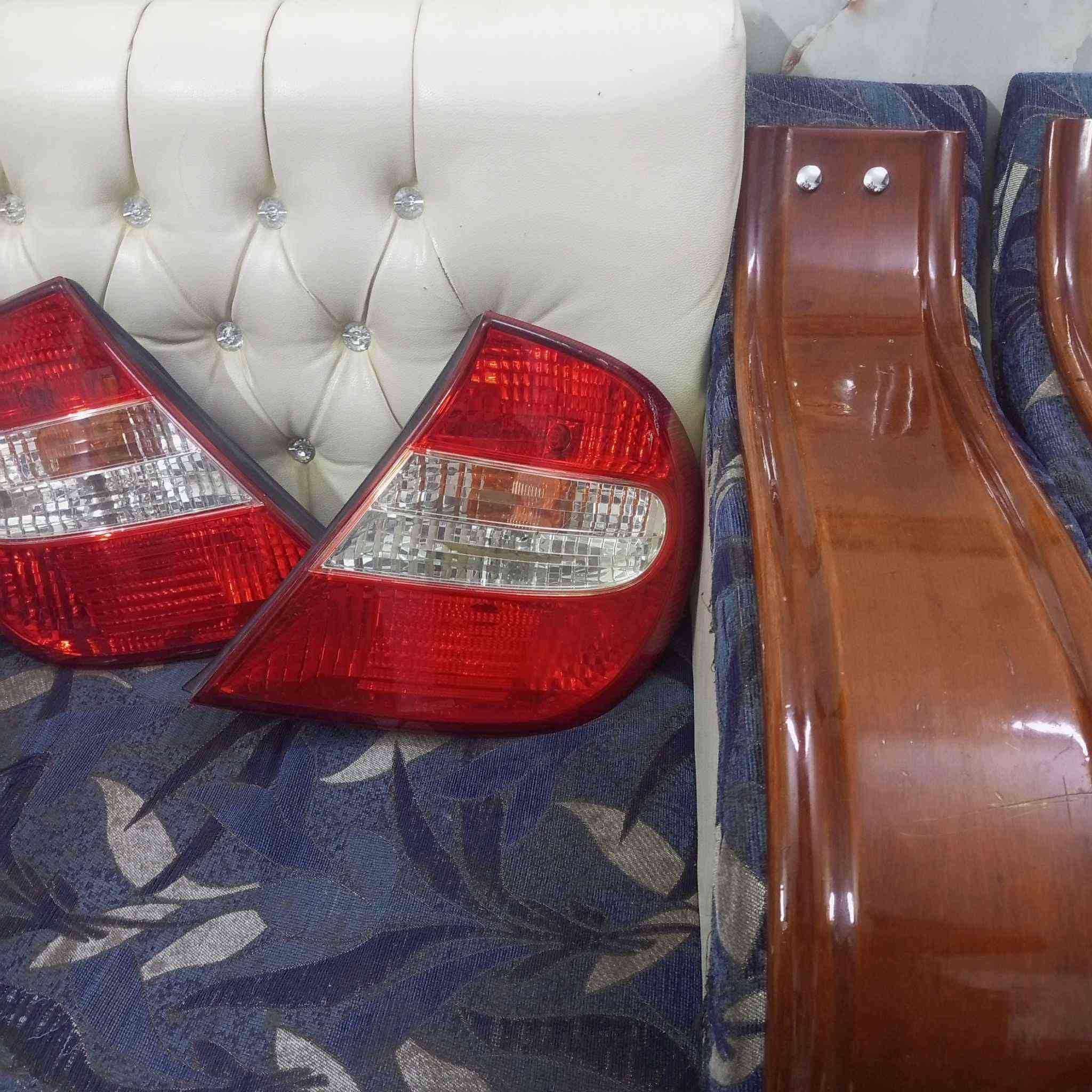 سلام عليكم متوفر ادوات كامري من2000الى2011
عندي خدمت توصيل الى جميع انحاء العراق الرقم ***********
