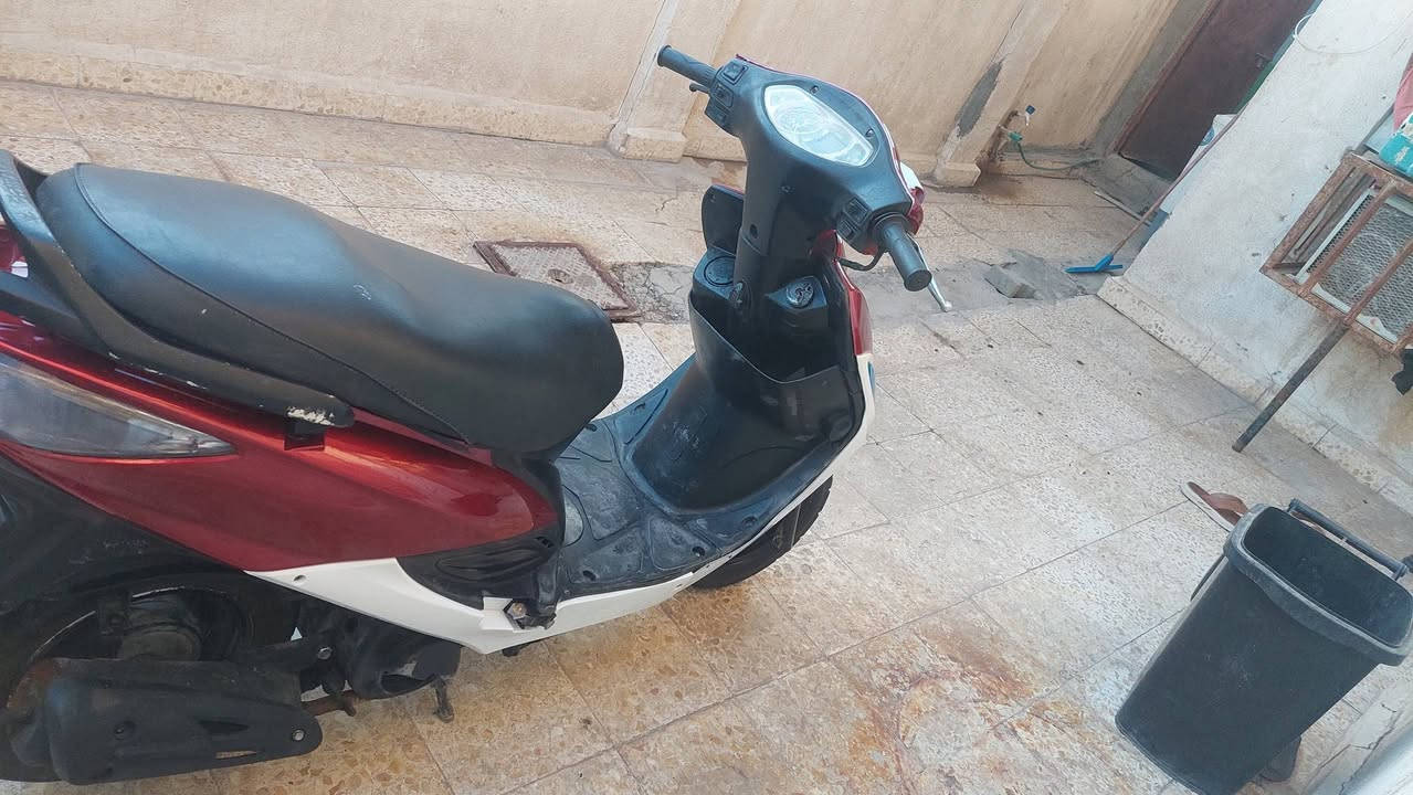 دراجه للبيع كامكو جي فور 
دراجه نضيفه ستوها مجفته تجفيت اصلي كهربائيات كلها شغاله ونكره سلف 
السعر 350
مكاني نجف حي الميلاد 
***********
