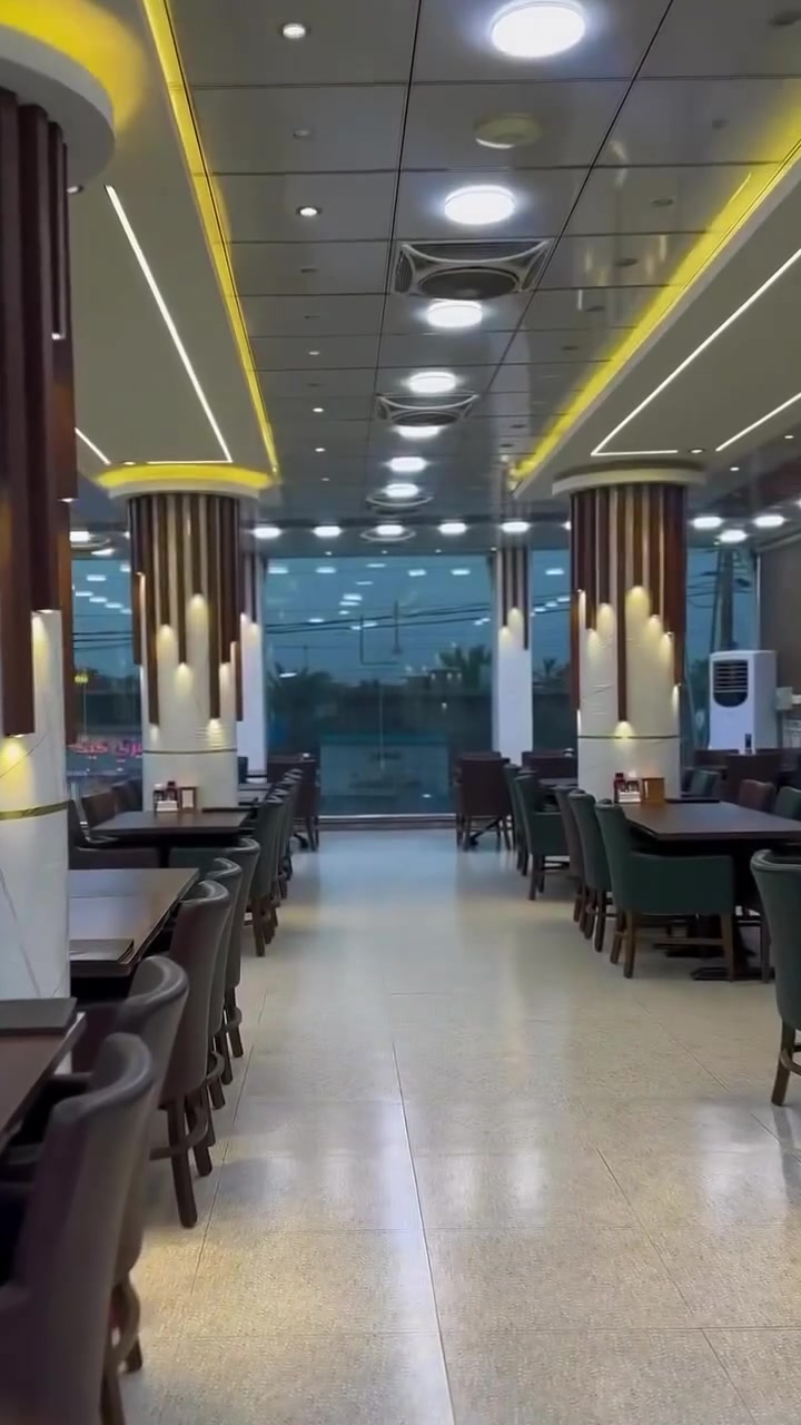 صحيح البيت بيتك مع مطعم خطار أرقى مطعم عدنا بهيت
من ناحية النظافة والأكل الطيب اما صالة العوائل فد شي من تدخل للمطعم اينزلولك المي والمقبلات وبعدين يجي الكابتن علمود ايوصيلك شنو تحب تاكل وبعد شوية يرجع عليك الكابتن قبل لاينزلك الطلب يسألك تحتاجون شي مقبلات مي اذا تحب انزلك وهذا الشي غير موجود ابمعظم مطاعم هيت بصراحة اكو بعض المطاعم بيها المقبلات بفلوس وبطل الماي بفلوس وهذا الشي مو صحيح
بس مطعم خطار غير شي عن تجربة اكلهم طيب والناس الي يعملون في طيبين يعني بين قوسين صحيح
ينطبق علي هذا الاسم ( البيت بيتك) 
اسأل الله العلي العظيم ان يرزقهم ويحفظهم من كل شر يارب


**إذا كنت صاحب هذا الإعلان وتريد حذفه لأي سبب، رجاءا أرسل رسالة إلى الدعم الفني**