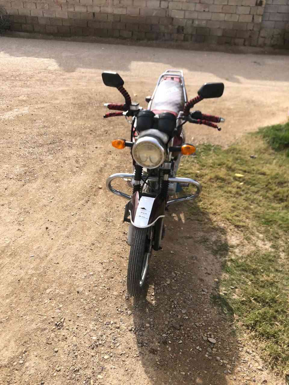 موطور هيوشه موديل ١٧محرك مامفتوح أوراق كامله شغال نكرة صلف سعر ٦٥٠ بي مجال مكان رمادي شارع المعارض 0781 715 3624
