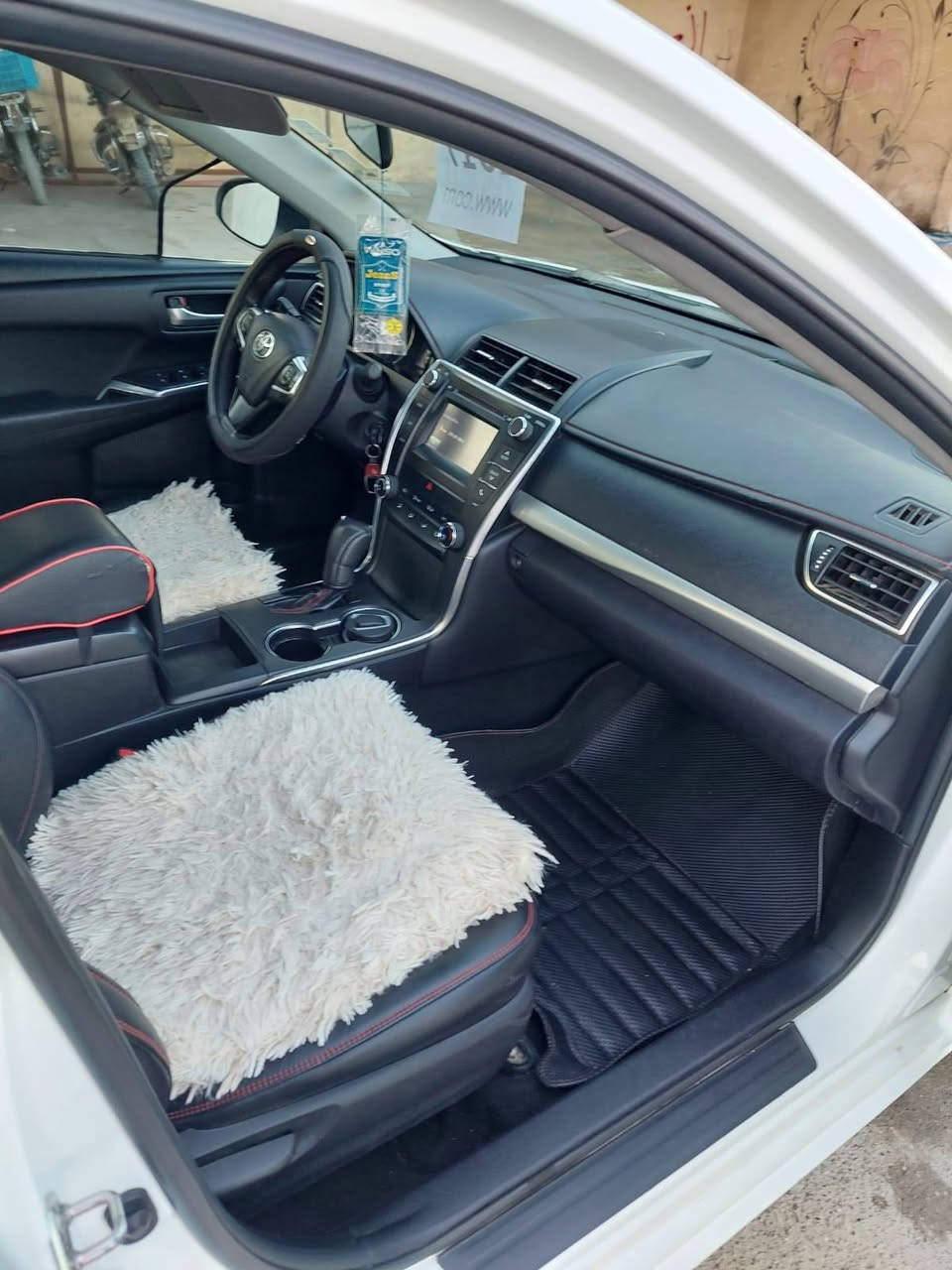 السلامه عليكم 
كامري للبيع موديل 2017se
السياره كلين رقم اربيل 
السعر 180وبيها مجال قليل 
المكان كركوك 
رقم الهاتف ***********
