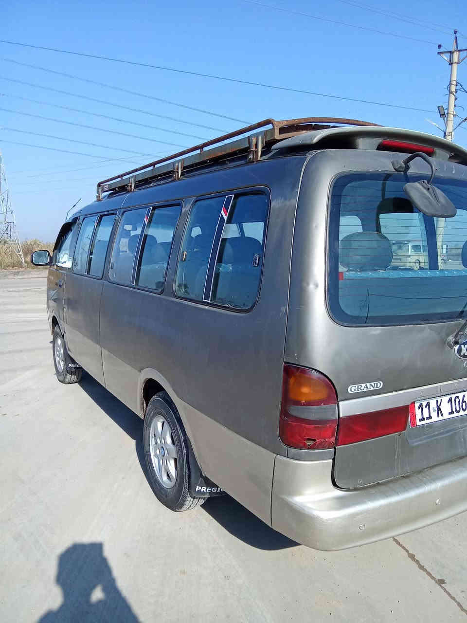 للبيع بريجو شبوط 14 راكب موديل 2000 رقم بغداد باسمي مكفولة للاستفسار  *********** المكان بغداد الطارميه
