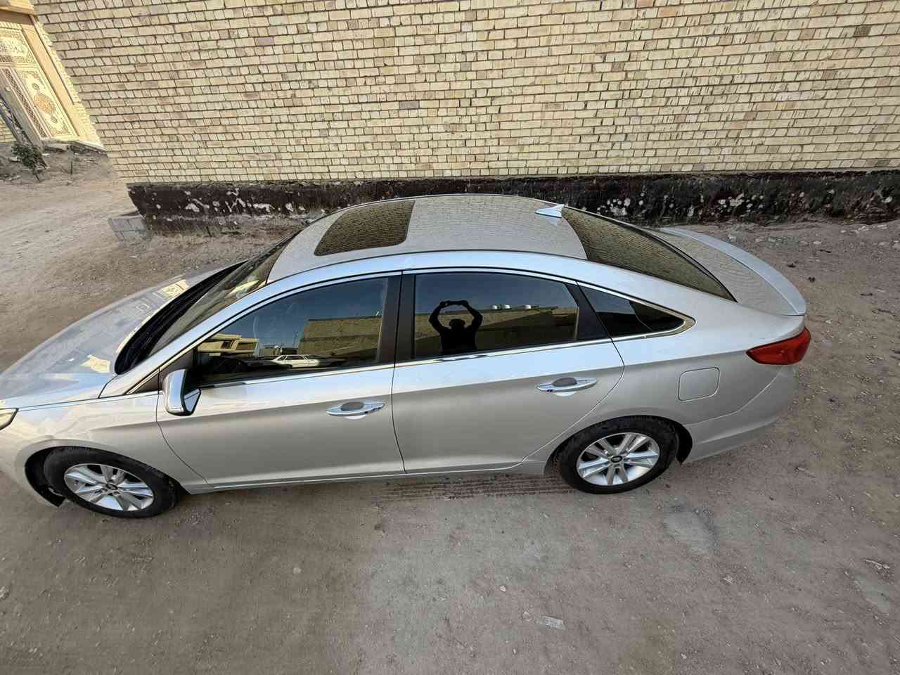 السلام عليكم
سوناتا 2017 
رقم انكليزي 
ضرر موضح بلصور 
مواصفات بصمه تحكم استيرن 
شاشه جبيره حساس امامي خلفي 
كامره دواره 
فتحه بل سقف 
تحكم ستيرن جهتين 
تبريد بلكشنات 
مواصفاته  فول 
السعر 125 وبيها مجال للطيبين 
اي استفسار ***********
