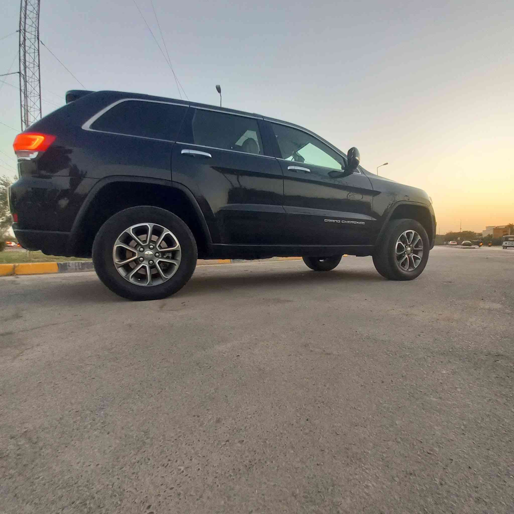 للبيع جيب لمتد خليجي 2014 رقم بغداد انگليزي مشروع وطني هزه جديده بسمي 

مواصفات السياره
المسافه المقطوعه 100mi
محرك 6 سلندر 3600 
بصمة تشغيل + بصمة أبواب
كشنات الاماميه كهرباء 
شاشه لمس
بلوتوث
مداخل أواكس ويو إس بي
حساس خلفي
تحكم ستيرن كل الجهات
مثبت سرعه
نظام ايكو تقليل صرف البنزين
گير طياره 8 نمر
نظام سبورت S
فور ويل 4*4
مهبط هؤاي نضام جكات 
فتحة سقف بنراما
داخل بيجي
يدات نيكل بلادي 
ويل 18 بلادي
لايت زنون عدسه LED + كشاف
بگ لايت LED
لايت عدسه زنون يصعد وينزل وي حركة الستيرن
گاعيات شركة Jeep
دخول ذكي
تشغيل عن بعد
أشاره بالمرايه
مري الداخليه معتمه ومري الجانبيه حساسه للضباب تعمل تلقائياً
شفتات بالستيرن
تبريد قطعتين ثلج مركزي
إشارة ترحيب
زراگ لايت
أناره داخليه LED
دبل هوك سحب إمامي وهوك خلفي

فتح وغلق الصندوق عن بعد
5 وضعيات قياده ماوس تحكم وضعيات
السياره ع إيدي عليها ادامه كامله وجاهزه گير ومحرك كفاله وحداديه جديده جاهزه من كلشي 
ملاحضه / السياره بيهه باب سايق فقط تبديل بدون صبغ ولا معجون وتعمر بل دوسه شويه ونرماده باب خلفي مبدله باقي سياره كفاله من كلشي
 السعر (٢١٥ ) ت ***********  واتساب تصال فقط
