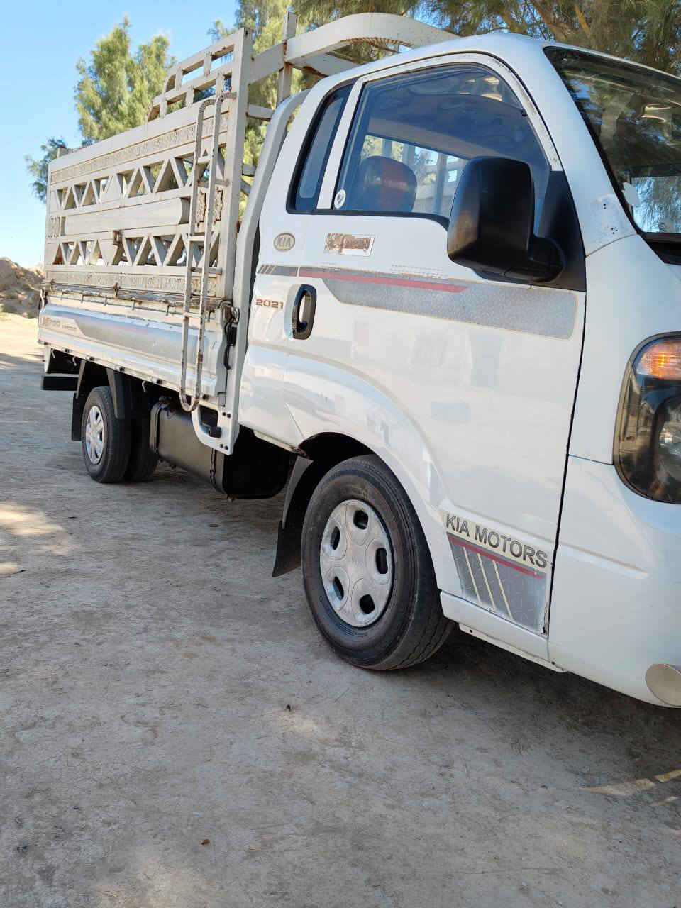 كيا حمل 2700 
موديل ٢٠١٣
سنوية جديدة بأسمي 2028 رقمه نجف    تحويل بأي مكان اني حاضر 
السياره تعمير جديد صدر جديد بالباكيت تخم تاير وسبير 
محرك وشاصي مكفول 
السياره بدون اي حادث فقط بنيد مبدل والباقي كفاله عامه
السيارة جاهزة من كلشي متحتاج صرف 
كهربائيات فوول 
محرك تجفيت قبل شهر  مابي لاتنقص ولابخار 
السيارة كلش حلوه ابيعها لجناي ابيع هيه والمحجر
 ***********
***********
