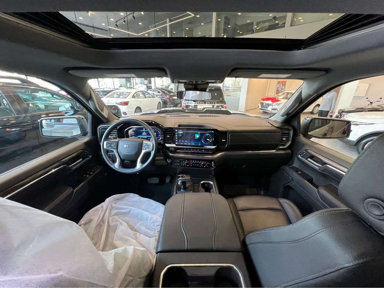 سيلفرادؤ موديل 2024 
لون مميز (( سمنتي )) مواصفات خاص 
سيارة ماشية 8000mil
سيارة مابيها ضربة بس بعض من الاماكن بيها تكحيل و صبغ 
صور شاصي موجود مابين صور سيارة 
📞☎️ 0750 386 1964 أربيل, العراق
