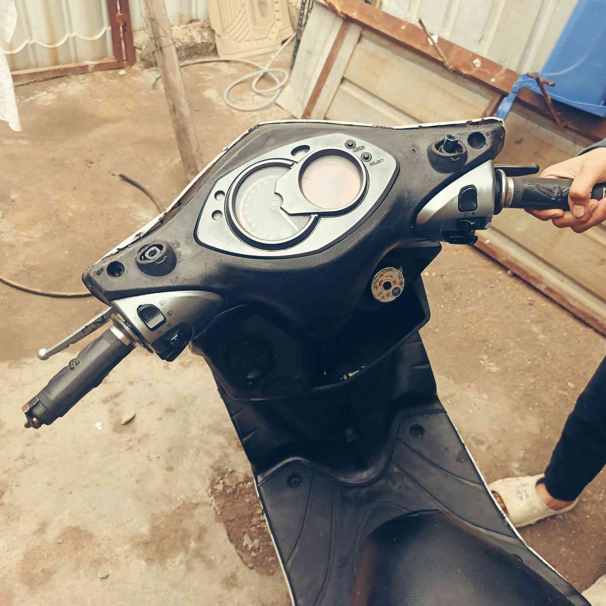 السلام عليكم
سكنس فحل بوشه 58 
الدراجه خير من الله تاكل الكاع اكل 
للبيع او مراوس حسب القناعه 
نقصها باتري و سلف رياضي لان البلادي ميشغلها


**إذا كنت صاحب هذا الإعلان وتريد حذفه لأي سبب، رجاءا أرسل رسالة إلى الدعم الفني**