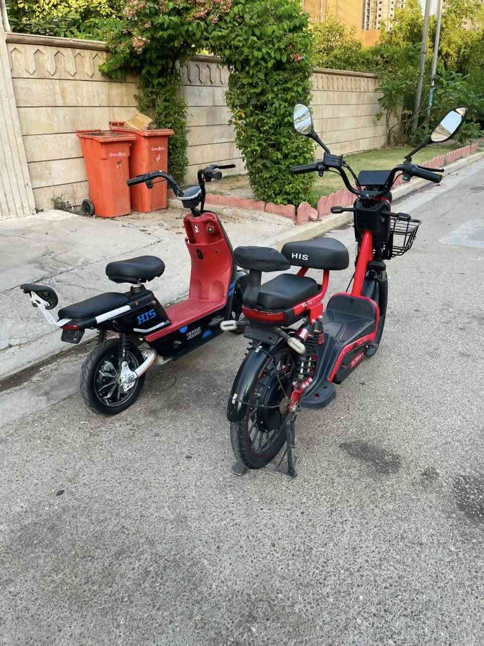 السلام عليكم ...
درجات شحن عدد (2) للبيع نظيفات
البطاريات جديده 
سعر الحمره ب250الف وبيها مجال 
والسوده 175الف بيها مجال
العنوان بغداد  ***********
