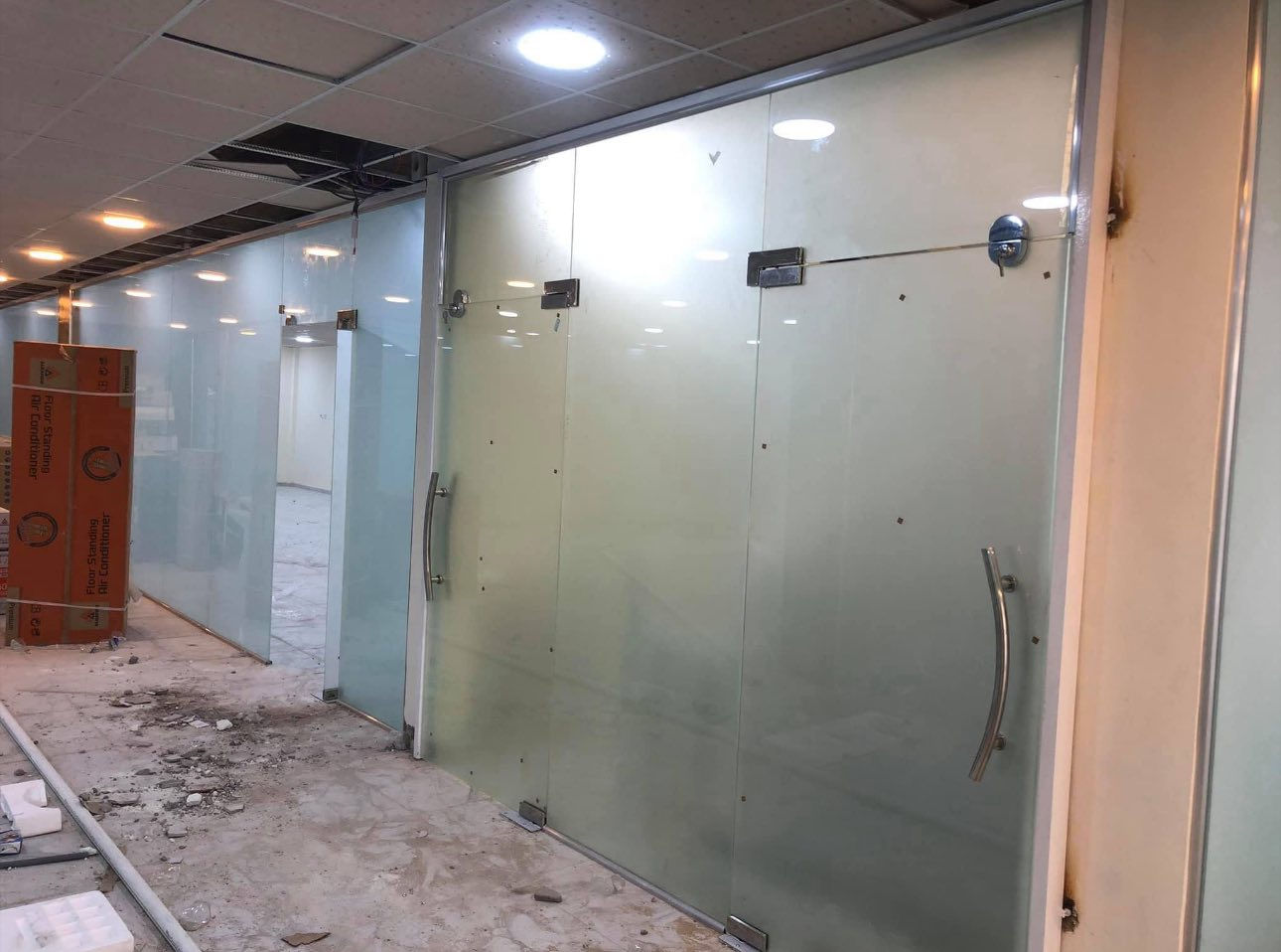 تنفيذ اعمال واجهات بورسلين افرونتك كوته زجاج دبل زجاج كاسيت كيرتن ول  المنيوم العازل ولزجاج المقسى 10ملم الواجهات ولمحلات عمل قواطع ألمنيوم g60
 (ابواب شبابيك واجهات زجاجيه قواطع زجاجيه وشاورات)✅عمل بدقه عاليه وأداء راقي ..👌🏻
محجر زجاجي 🪜بنظام زجاج جانبي 10ملم مقسى مع ضمان لمده عشر سنوات 💯
عملنا يشمل كافة محافظات العراق وبدقه عاليه ومهاره ذات جوده راقيه💬
وبسعار مناسبه جداً زجاج ضبابي مرمل أسيد 
ويكون تسليم العمل باسرع وقت 🕰
للاتصال والتواصل على الارقام  راسل الصفحه او اتصل 
على الارقام ☎️***********
