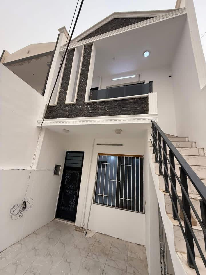 🏡 #دارللبيع طابق ونص طابو ملك صرف بناء حديث 

       نضام دكت سقف مغربي  واجهة فلين وحجر 

🧱 المساحة  دار ( 100 ) متر 

 🧱#واجهة:  5 متر 

 🧱#العمق:  20 متر  

♦️العنوان / كركوك الحرية قرب جامع التقوى ومأكولات فلافيلو 

تفاصيل الدار 🏘

🏡الطابق الأول 

 - استقبال
 - غرفة نوم 
 - مطبخ 
 - صحيات 
 - درج خارجي 
 - كراج سيارة

🏡الطابق الثاني 

- غرفة نوم 
- صحيات 

☎️ للإستفسار يرجى الاتصال 
بالأرقام الموبايلات الواردة أدناه

*********** متوفر واتساب

📍او زوروا مكتبنا مكتب الصًرح للعقار 
    في القادسية الثانيه قرب مثلجات سارا
