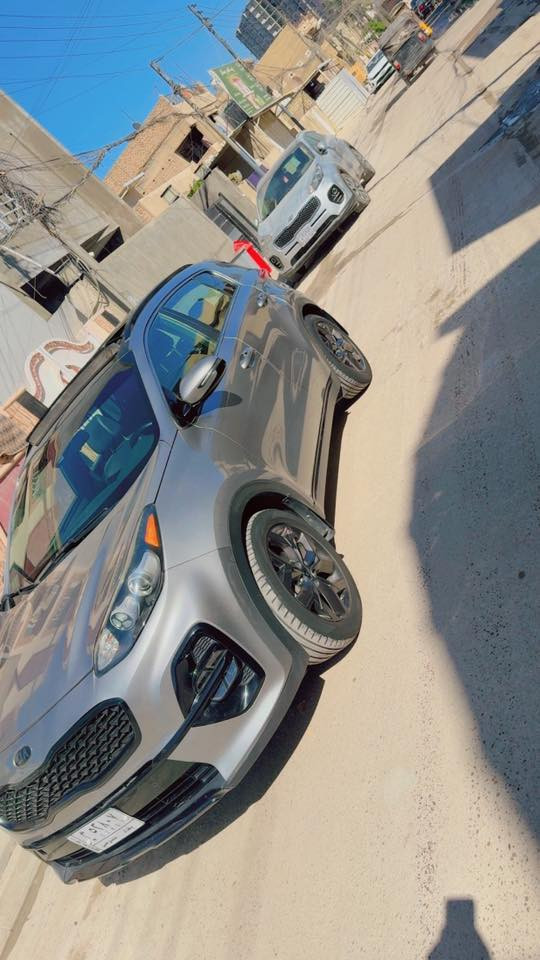 🚗🔥 كيا سبورتج 2021 وارد أمريكي – فئة S (فل مواصفات) 🔥🚗
📍 بغداد – الشرطة الرابعة
💰 السعر: 21,500 دولار (بيع نقداً فقط) 💵
🔹 مواصفات السيارة:
✔️ محرك 2.4 لتر قوي واقتصادي ⛽
✔️ كشنات جلد فخمة ومريحة ✨
✔️ شاشة لمس حديثة 📱
✔️ فتحة سقف بانوراما 🌤️
✔️ أضوية LED نهائي 💡
✔️ ويل كب رياضي 🛞
✔️ حساسات (سونار مرفق مع صور الحادث) أمامي وخلفي 📡
✔️ باقي المواصفات موضحة بالصور 📸
🔹 الحالة:
▫️ حادث بسيط جداً (دعامية فقط) وتم الإصلاح ✔️
ارباك ستيرن وتم تصليه سستم..
▫️ السيارة نظيفة جداً واستعمال مرتب 👌
▫️ وارد أمريكي 🇺🇸
▫️ جاهزة للاستخدام والسفر بدون أي صرف 🚘
🔥 سيارة عملية، شكل رياضي، ومناسبة للعائلة والاستخدام اليومي
🔥 فرصة بسعر مناسب مقارنة بالسوق
📞 للاستفسار اتصال مباشر: ***********
🚘 المعاينة للجادين فقط
الله يكتب نصيب صاحبها 🤍
