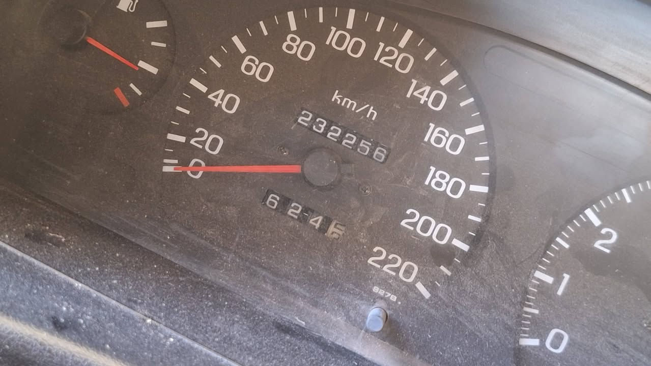 نيسان صني موديل 93 للبيع، بمواصفات ممتازة (4 جامات كهرباء). السيارة بحالة جيدة جداً، باسم صاحبها الشرعي (تحويل مباشر وبدون وكالة)، وبإصدار رقم ألماني مع كوبون البنزين. محرك السيارة بحالة الوكالة (ستاندرد ولم يُفتح سابقاً)، والداخلية نظيفة جداً.
تاريخ انتهاء السنوية 
4/8/2026
للاستفسار على السعر 
***********
