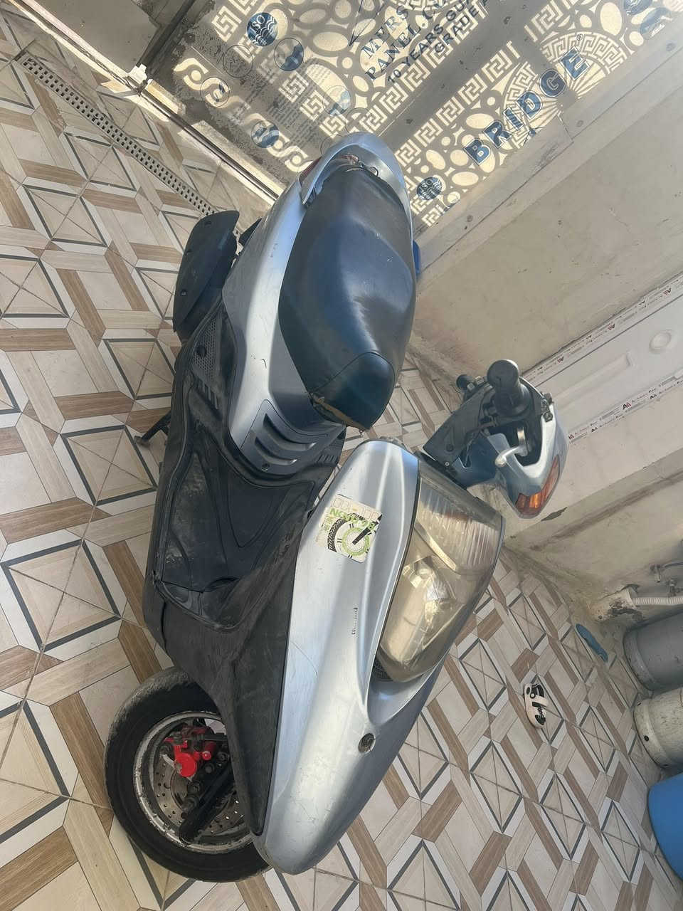 السلام عليكم متاح بريز 140كابريتر دراجه نضيفه مكينه مكفوله خير من الله مامفتوحه وين ما يعجبك الفحص كهربائيات كلها شغاله تخم تاير جديد مكاني بغداد زعفرانيه سعر 675وبيها مجال ***********
