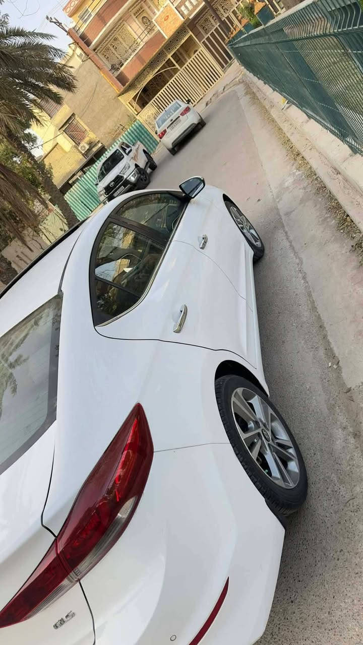 النترا 2017 وارد ايراني VIP GLS
فووول مواصفات للاخير...  1/1
عداد المسافه 150 الف حقيقي 
مواصفات: 
بصمة تشغيل 
وبصمة ابواب
 بصمة 2
حساسات امامي خلفي 
شاشه كامره اصلية تدعم الكار ابلي
تدفئه وتبريد كشنات امامي 
تدفئة كشنات خلفي 
تدفئة مقود 
تبريد بيانو مركزي و خلفي و مناخين
3 انضمة قياده 
تحديد مسار 
رادارات اماميه و جانبيه
مري قلاب عند الرجوع + اشارة + شفط
خزن كشنات ميموري 3 وضعيات
كشن السائق كهرباء 3 وضعيات 
فول تحكم ستيرن مع مثبت سرعة 
لد امامي + لد خلفي 
فتحة سقف 
كشنات جلد لون قرميدي 
كشنات خلفيه قلاب + 3 تجاوي
بصمة مع ترحيب عند الاقتراب 
صندوق ذكي يفتح عند الاقتراب 
فول سستم سماعات مع التويترات 
نضام مكابح (ابريك) Abs  
وبعد بيها هواية مواصفات والجناية مالتها يعرفها 
السيارة ادامة صدر جديد اصلي 
باتري جديد اصلي
السيارة بيها كد شبر صبغ بحافة البنيد فقط
للاستفسار يرجى الاتصال على 
رقم الهاتف ***********  واتساب 
مكان السيارة موصل
