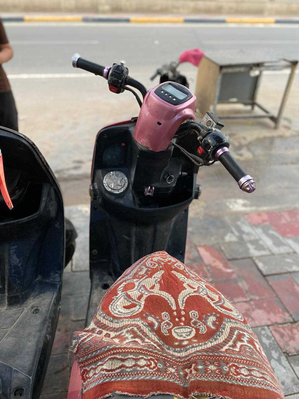 سلام عليكم دراجتين بوليس وحده نوزل وحده كابريتر
ال سوده كابريتر شغاله نكره سلف ترايك وين ميعجبك كلوب فقط اشاير ودشبول ما يشتغلن والباقي كله شغال
سعره 355 بيه مجال حك الجيه رقم ***********
 ركزلي بل منشور دقق بل صور يلله تجيني

النوز نفس ال شي شغاله نكره سلف هم نقصه دشبول او كلوب واشاير والباقي شغال ترايك وين ما يعجبك سعره 550 بيه مجال كلشش قليل رقم ***********
