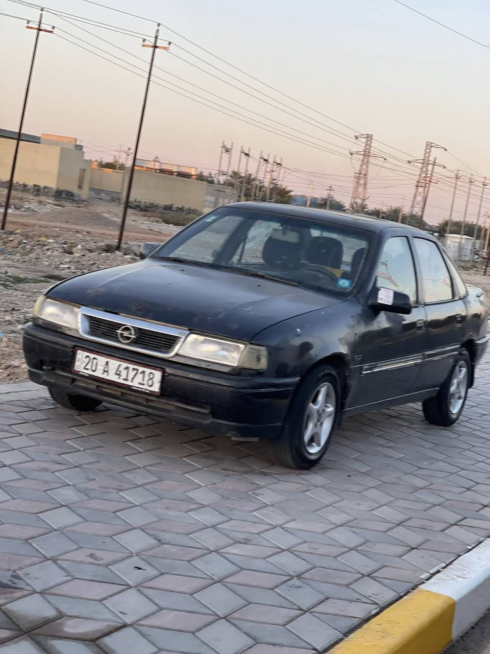 سلام عليكم للبيع وبل فكتره 93 مكينه و كير جدد تخم تاير جديد صدر جديد غرفتها كلش حلوه سياره جديده وبلاديه السعر 28وبيها مجال بسيط العنوان ديالئ بلدروز لاستفسار ***********
