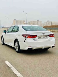 كامري 2022 شمالي تحويل او وكالة ماشية 51 الف ميل بانزين محرك 2500 مواص...