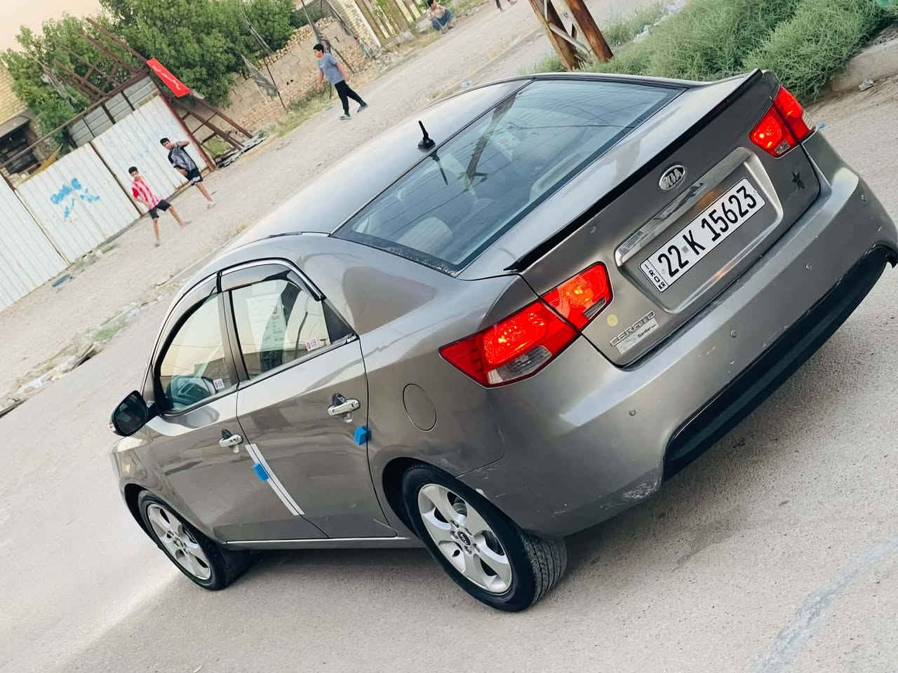 سيراتو ٢٠١٠ خليجي 
سعر ٨٧ بيهة مجال شراي 
بيهة قطعة وحدة صبغ فقط باقي مكفول سيارة جديدة
ما بيهة اس نقص مسويلة سيرفس كامل 
موصفات تحكم ستيرن جهتين مانع نزلق داخل لونين ويل كب كروم شاير بلمري مري شفط
محرك ١٦٠٠ لا تبخير ولا تنقيص
رقم اربيل اسمي تحويل ثاني يوم 
هزة رقم سنوية جديد 
مكان سيارة بغداد الشعب 
رقمي ***********
