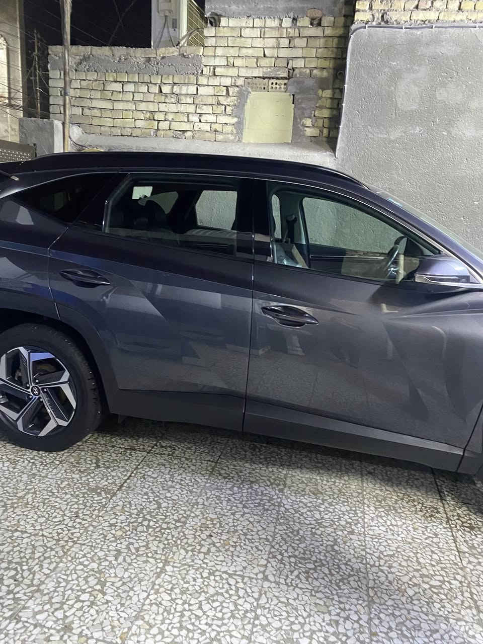 سلام عليكم توسان هايبرد موديل 2022فول مواصفات تتقدم وترجع بالريمونت صور الحادث بالمنشور ماشيه 31الف محرك 1600مفتوح ***********السعر172
