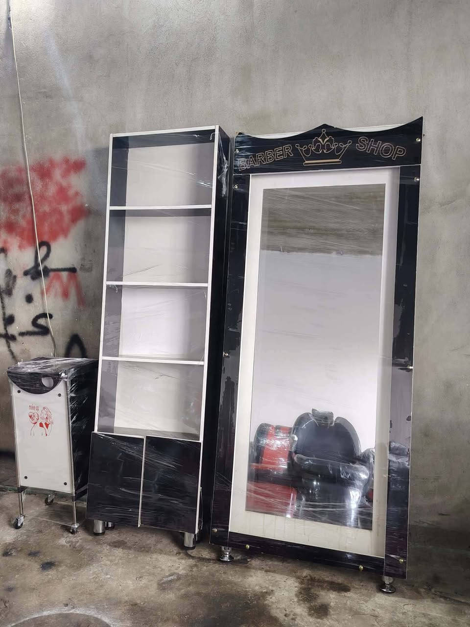 ديكور حلاقه للبيع مكان موصل اتصل على الرقم ***********+***********
