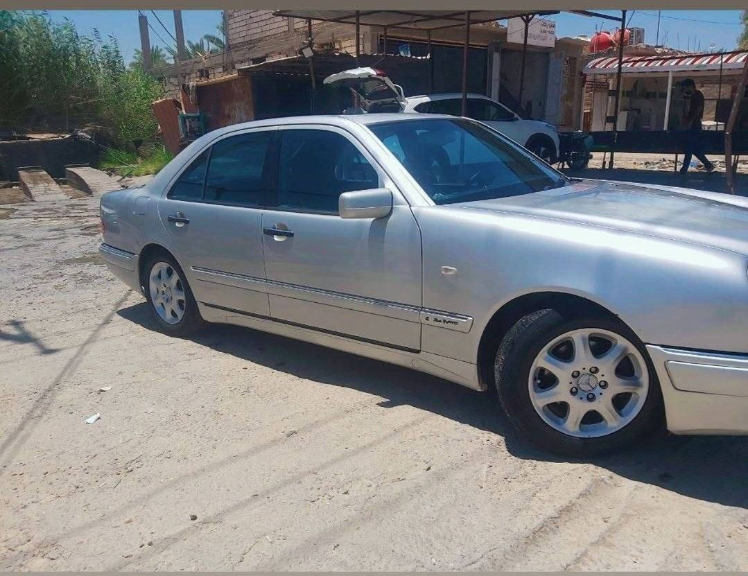 سلام عليكم لبيع 
ام عيون 210  
موديل 1996 
كامل موصفات 
السياره ماشيه ١٨٨ الف 
كشنات كهرباء جلد بلاد 
برده كهرباء 
سلايت 
ثلاجه 
صبغ بلاد مامصبوغه فقط باب وجاملغ كلير 
محرك كير جديد 
تبريد ثلج 
حداديه 80 بالميه
رقم السياره بابل بااسمي 
سياره جاهز 
وارد يابان  جديده معنه كلمه ٠ 
مكان كربلاء الهنديه 
***********
اتصل بيك خير وتدلل
