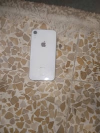 ايفون اكس ار • ذاكرة ٦٤ • مستخدم قليل