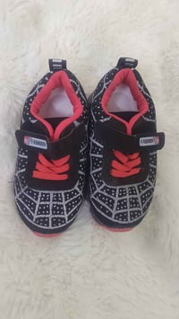 حذاء • قياس ٢٣ • اطفال