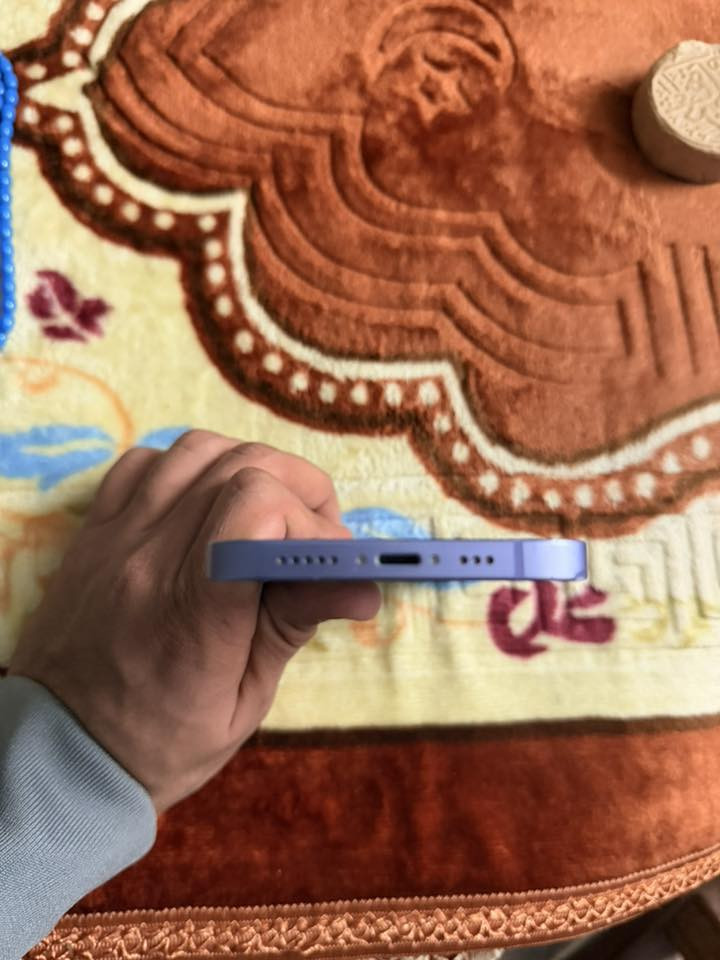 سلام عليكم ايفون ١٢عادي وكالهه جديد ممفتوح ابد بطارية ٨٣ ذ١٢٨ شرق اوسط تلفون لوز كدامكم سعر ٢٨٠مكاني بغداد الكاظميه ***********
