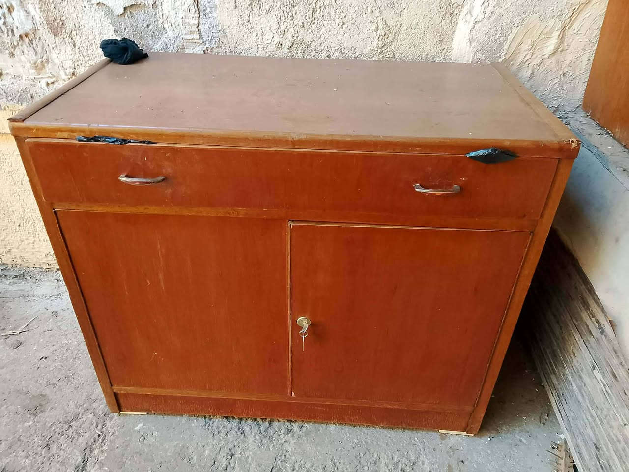 للبيع الصاج ب 150
ال فريمكة  125 
كومدينه ب 30 
ميز تواليت 40 
وبيهم مجال كلم


**إذا كنت صاحب هذا الإعلان وتريد حذفه لأي سبب، رجاءا أرسل رسالة إلى الدعم الفني**