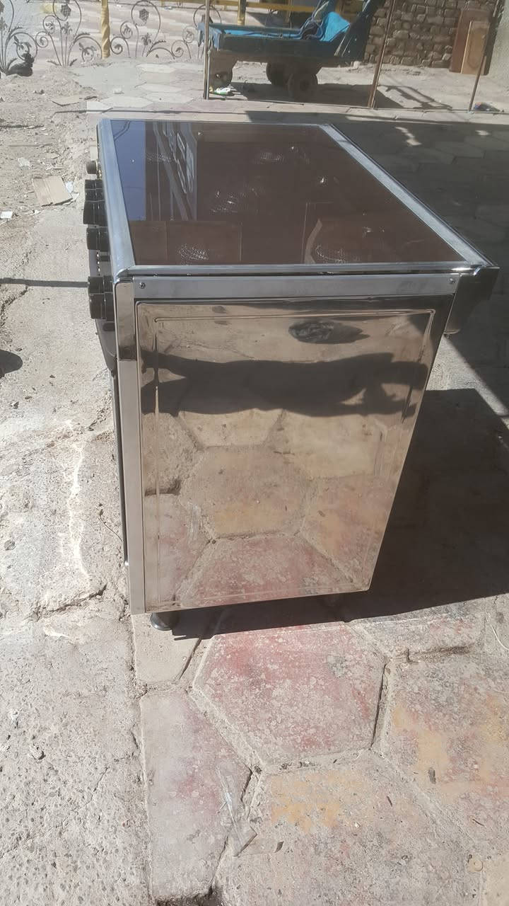 سلام عليكم طباخ مصري كريازي لبيع سعر طباخ ٣٥٠٠٠٠ الف طباخ اخو جديد رقم الهاتف ***********
