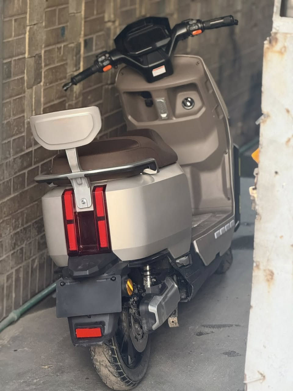 السلام عليكم دراجه شحن TAILG وليس ريان
ست بطاريات
ملف 2000 حقيقي
سرعه 90 حقيقي
دراجه تخبل تجي تشوف بعينك
السعر 1350 او بيه مجال للشرايه او مراوس بدراجه بانزين حسب القناعه
الي يكولون شدعوه لتطبلي رقمي للاستفسار ***********
