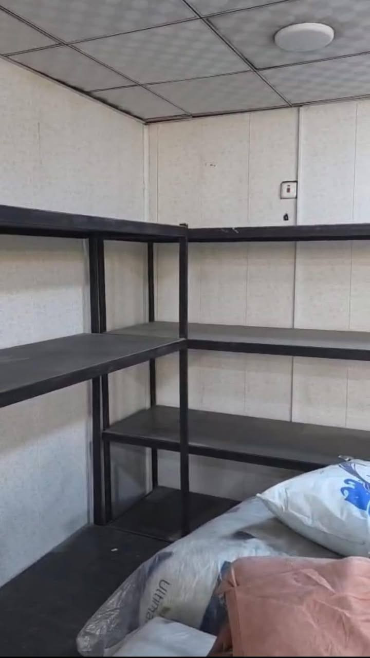 بيع سريع رفوف حديد و رفوف خشب دنك ستيل
العنوان بغداد حي الجامعة 
***********
