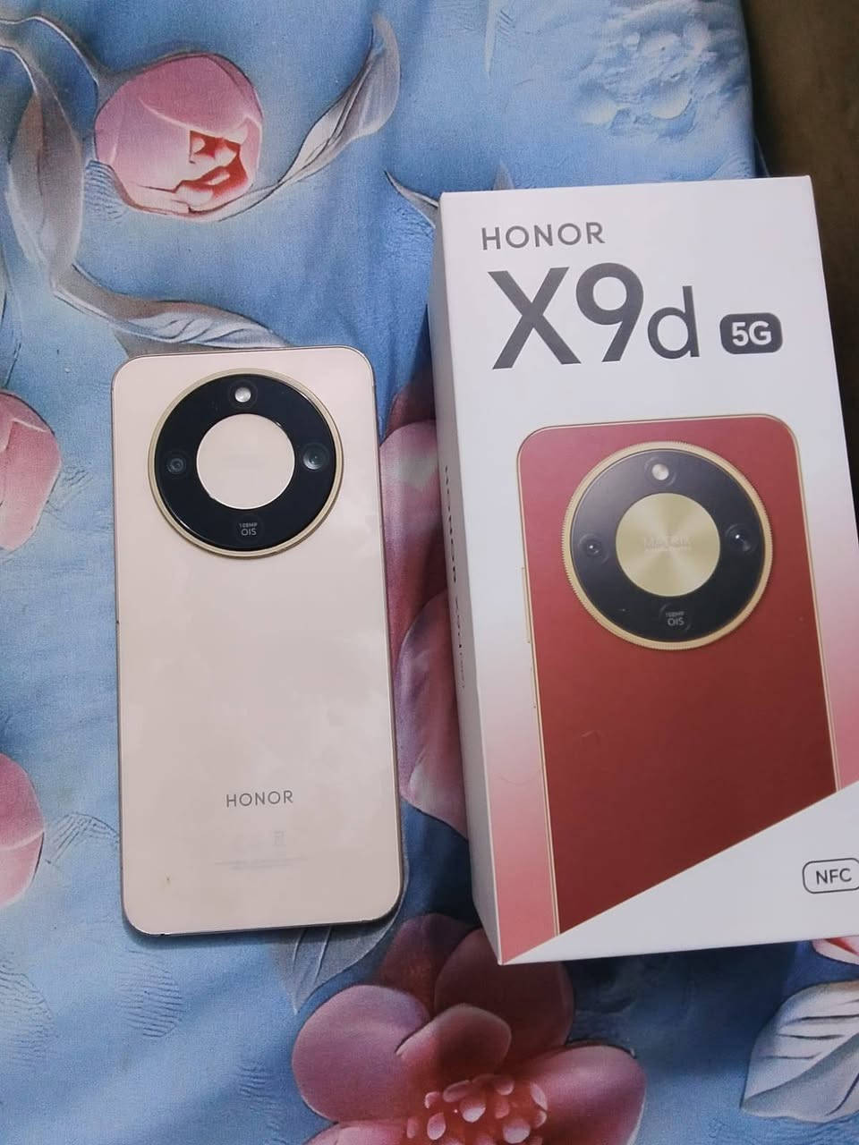 سلام عليكم جهاز هونر جديد الله شاهد صالي 15 يوم من اشتريته للبيع 300
ملاحضه بيه فطر بلشاشه كما موضح بالصوره
وهاذ رقمي ***********
