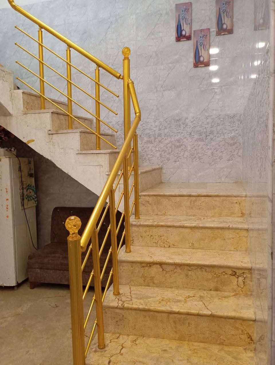 سلام عليكم عندي بيت للبيع مساحه 150واقع حال مربع 
كامل نضام اسويت شارع 12 رئيسي الضباط الثانيه منطقة جديدة بنا جديد خدمات كامله تبليط ***********
