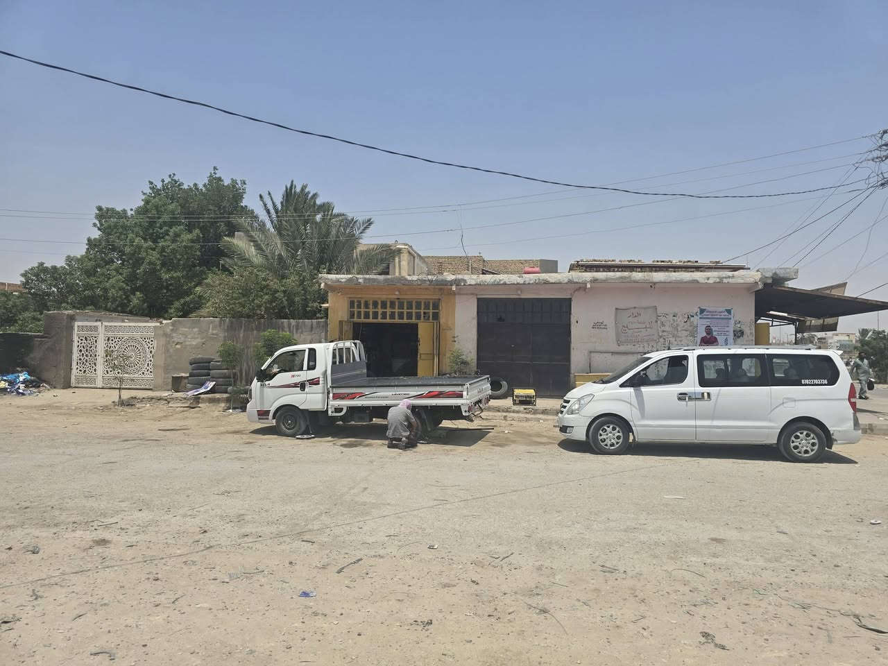 السلام عليكم
عقار  ركن ع شارعين 
تجاري للبيع مساحه 442 متر ..
يباع ربع العقار 110متر .
للاستفسار الاتصال على الرقم ***********
