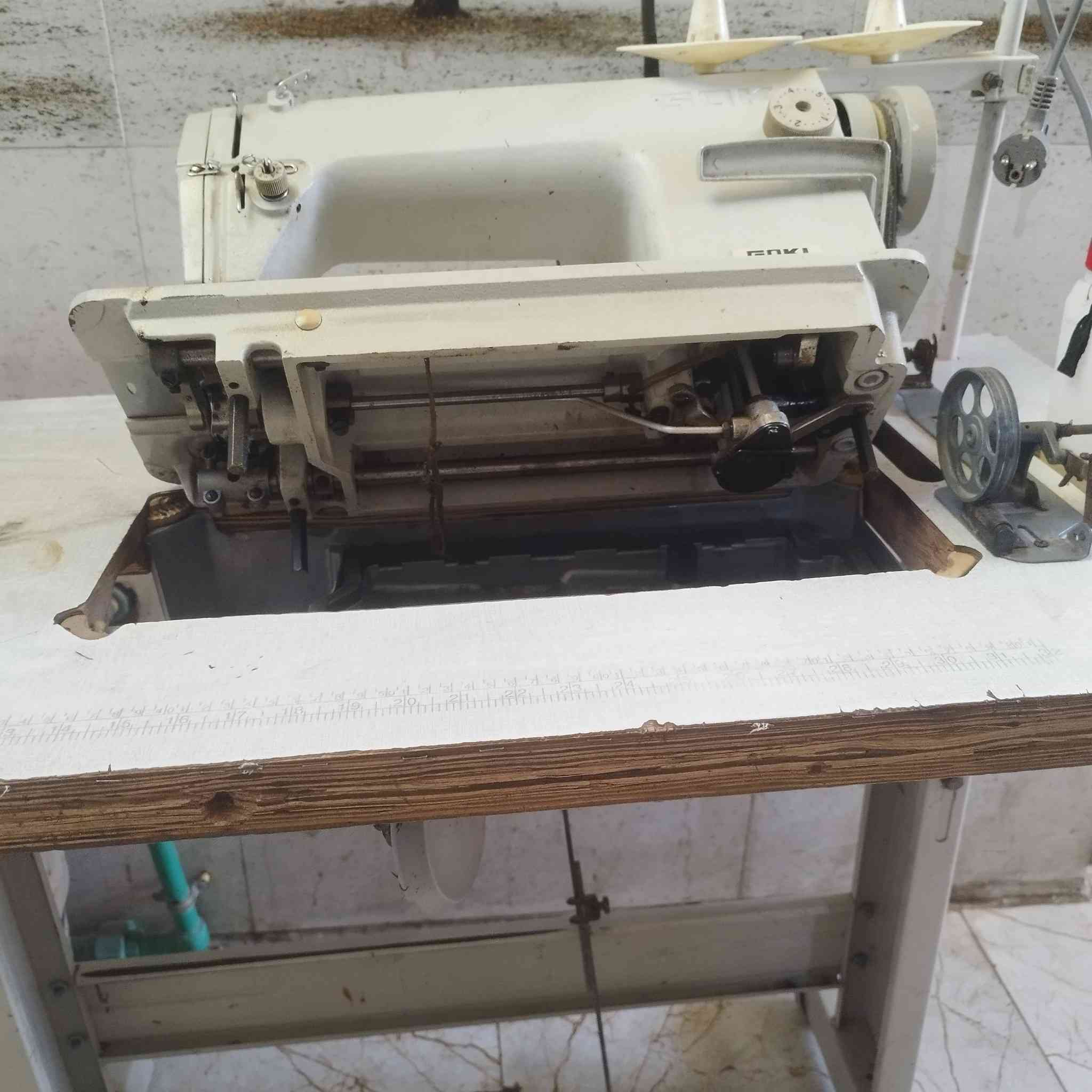 مكينه خياطه صناعي للبيع.  سعر. 150. قابل للتفاوض.  ***********
