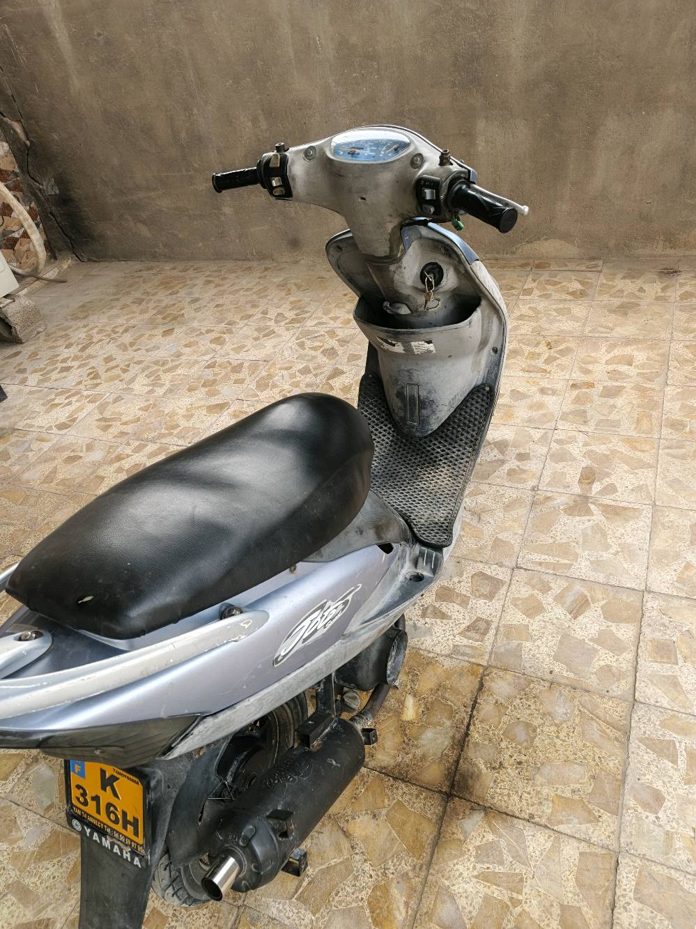 سلام عليكم قجمة للبيع دراجة بلادية فقط المكينة مفتوحة بسبب الولفات دراجة حلوة سلف شقال هندر كهربائيات شقالات رايدها ب 750 ألف وبيها مجال قليل دراجة حلوة بلمشي مكاني البصرة كرمة علي