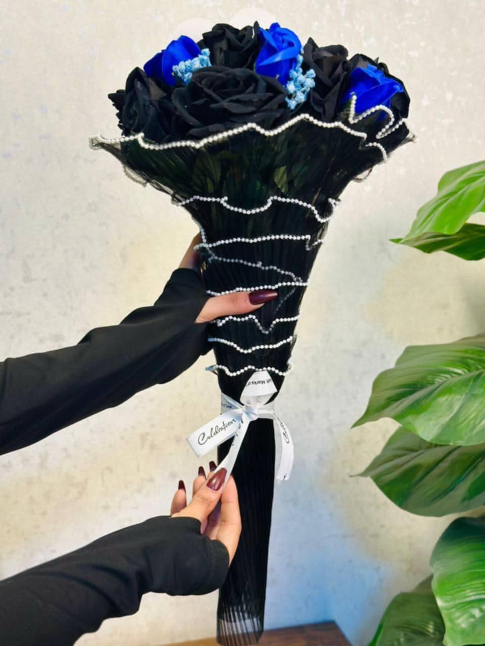 من قال إن الورد لازم يكون أحمر؟ 🤔
بوكيه 'الفخامة الملكية' متوفر الآن لعشاق التميز والقطع اللي تخطف الأنظار. منشن الشخص اللي ودك يهديك هالجمال بمناسبة الفلانتاين! 👇

الحب ليس دائماً باللون الأحمر.. أحياناً يكون بعمق الأسود، بهيبة الملوك، وبسحر لا ينتهي. 🖤💙
في عيد الحب، اخترنا أن نكون مختلفين، لأن حبكم لا يشبهه أحد.

لأنكِ نادر.. تليق بكِ الألوان النادرة. 🌌✨
مع كارت عبر بهدية تحچي عنك 💌

سعر البوكي ٢٢ الف
🚘يوجد خدمة توصيل لجميع محافظات العراق ٤ الاف🚘


**إذا كنت صاحب هذا الإعلان وتريد حذفه لأي سبب، رجاءا أرسل رسالة إلى الدعم الفني**