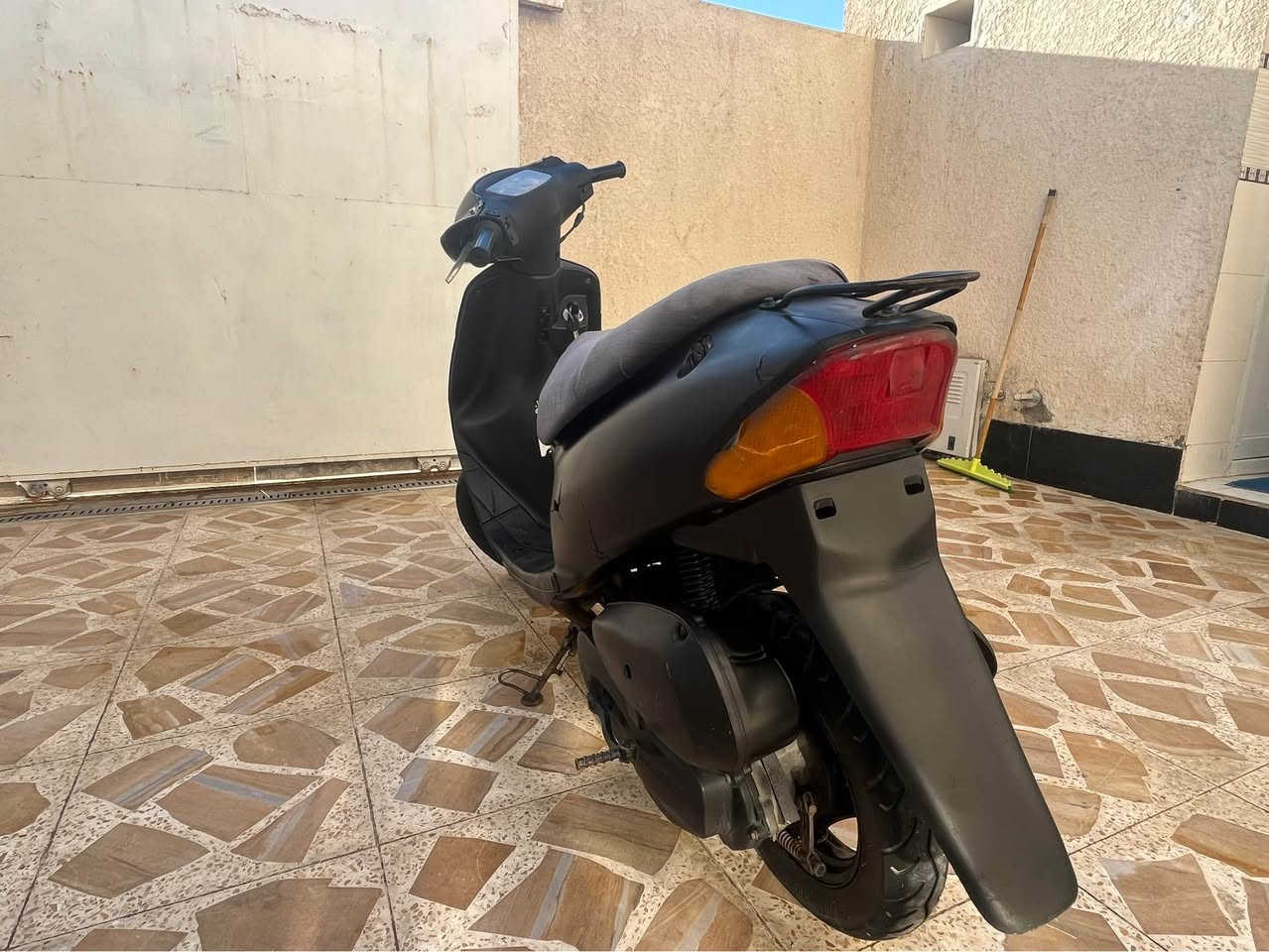 سلام عليكم ، دراجة سازوكي رياضي للبيع سرعة 60 . الدراجة اوراق سعرها 300 وبيها مجال  
*********** عمارة, ميسان
